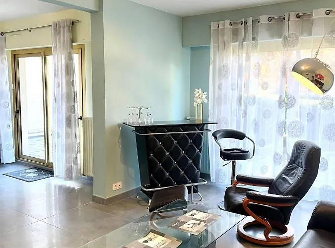 Moderne Proche Gare * אנז'ה